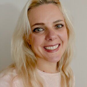 Meet your Posher, Debbie